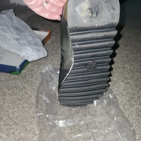 Shoes - Picture 6 of 11